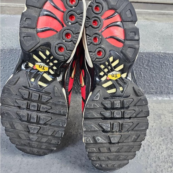 Nike Air Max Plus- University Red & Metallic Gold- 8.5 - Picture 6 of 9